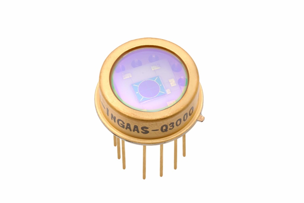 Hybrid InGaAs Detector
